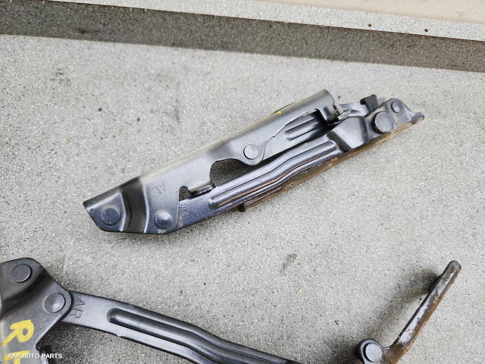 Bootlid/Tgate Hinge TOYOTA 86 2013 (00000367) - Image 3